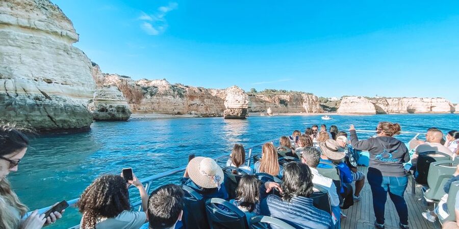 Portimão: Benagil Caves & Dolphins Watching with Biologist - Meeting at 5emotionsalgarve and getting ready for the 2.5 hours