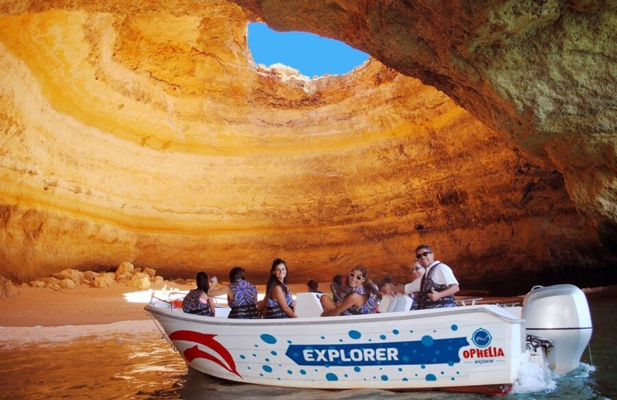 Portimão: Benagil Grottoes Boat Cruise - Leaving Portimão: Ferragudo’s Fishing Village and Fortress Views