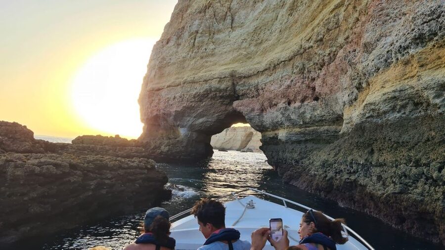 Portimão: Family Gathering - What you see on the water: over 30 caves and the Benagil approach