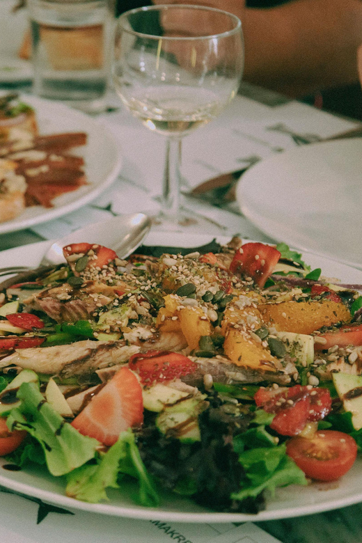 Portimão: Guided Local Food Tour - Finishing with a traditional dessert near R. Direita
