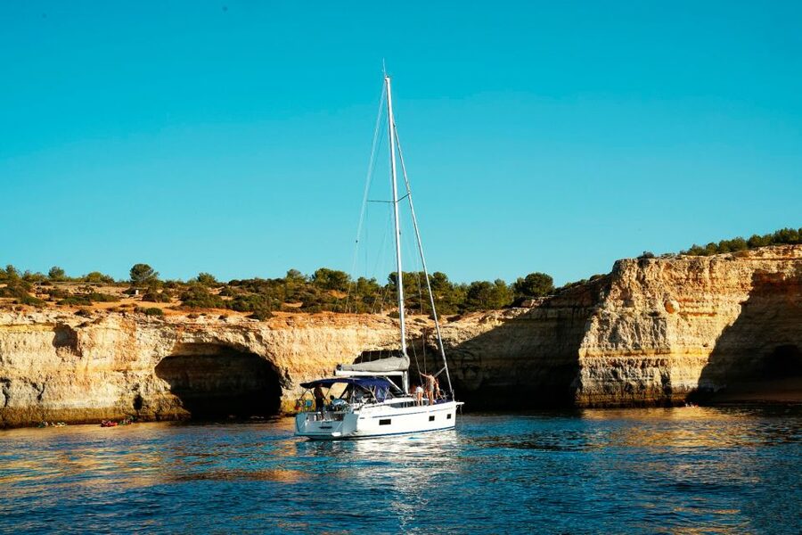 Portimao: Half-Day Sailing Yacht Cruise to the Benagil Caves - Timing, meeting point, and how not to waste the first 10 minutes