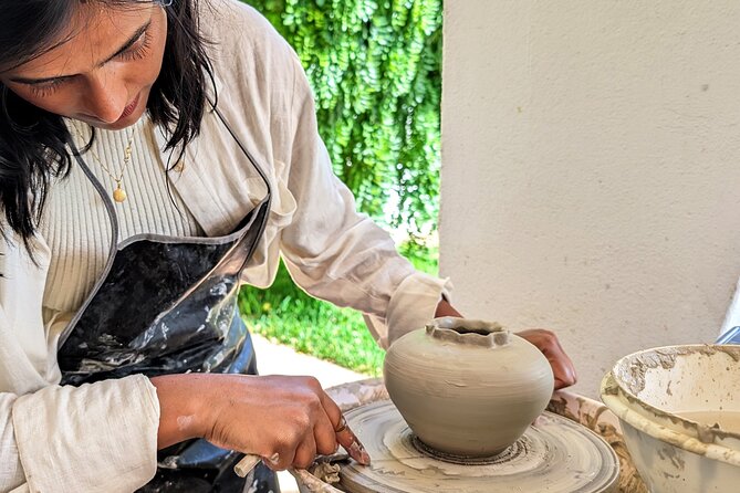Pottery workshop in the Algarve - The studio garden vibe: snacks, pool time, and why the atmosphere matters