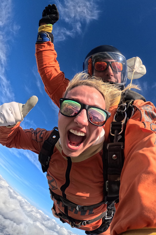 Skydive Algarve: Tandem Skydiving 10.000ft (up to 15.000ft) - Footage within an hour, how to decide on the photo and video upgrades