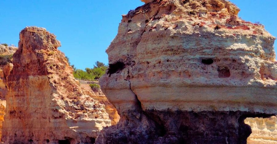 Sunset Marinha Beach & Benagil Cave Boat Tour - The skipper and guide: the difference between scenery and understanding