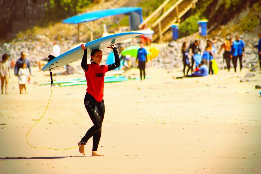 Surf Course: praia da arrifana - The real vibe: supportive, fun, and built for people of mixed levels