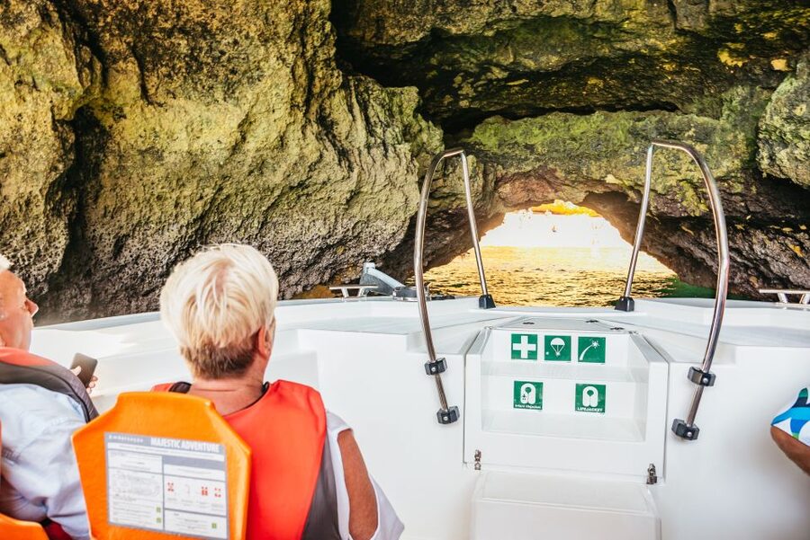 Vilamoura: Benagil Cave Boat Tour with Entry - Key highlights at a glance