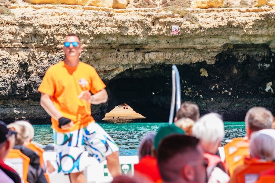 Vilamoura: Benagil Cave Boat Tour with Entry - The 2.5-hour rhythm, and how it feels on your day